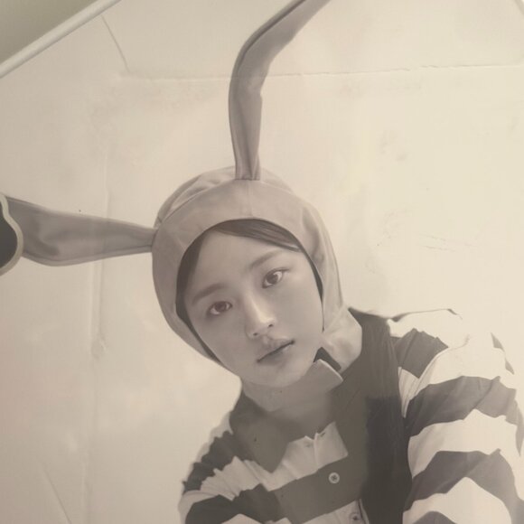 NewJeans How Sweet & Bubble Gum [Target Exclusive CD]–White Bunny Ver. ft Minji - Picture 3 of 4